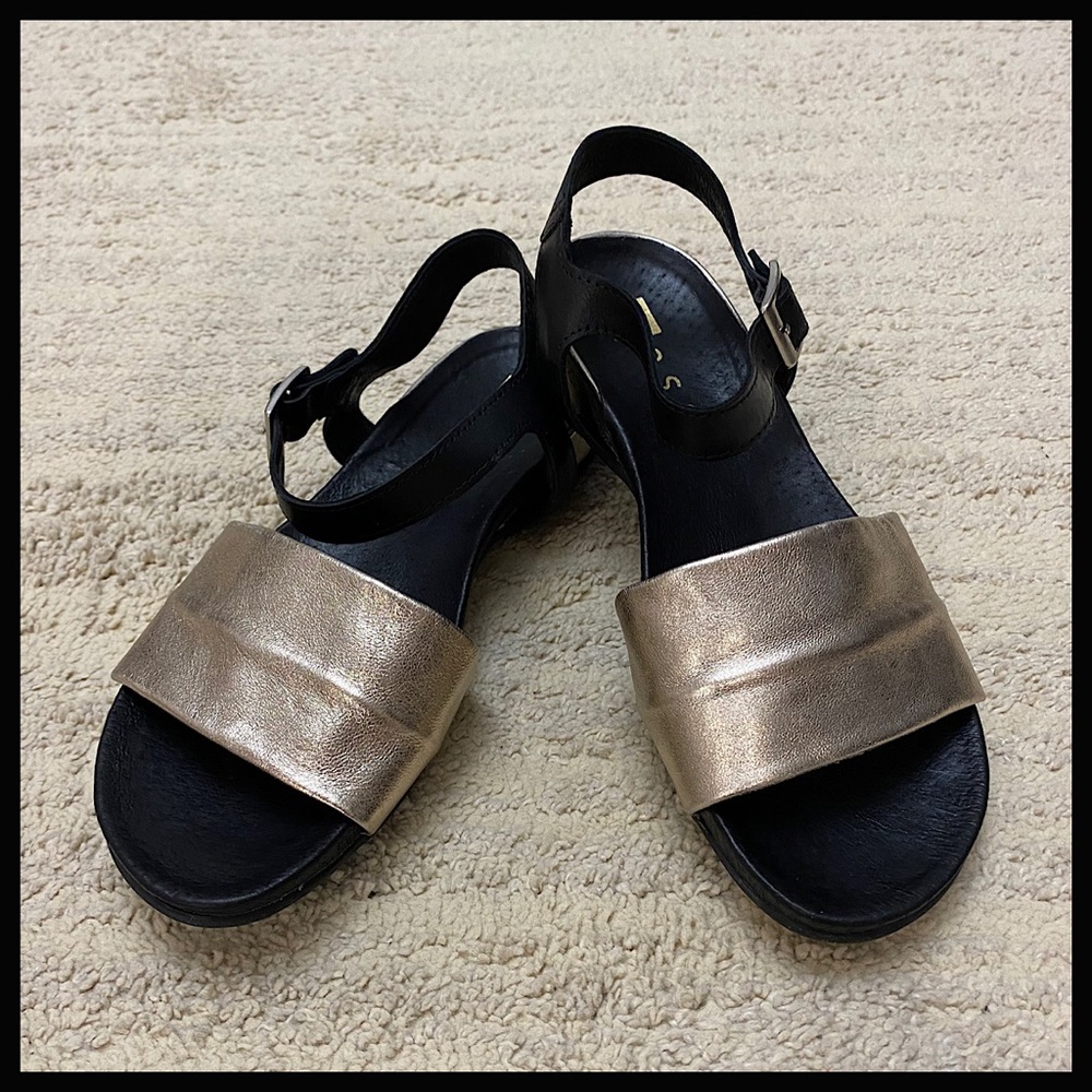 Nessi Gold/Black Low Platform Sandals